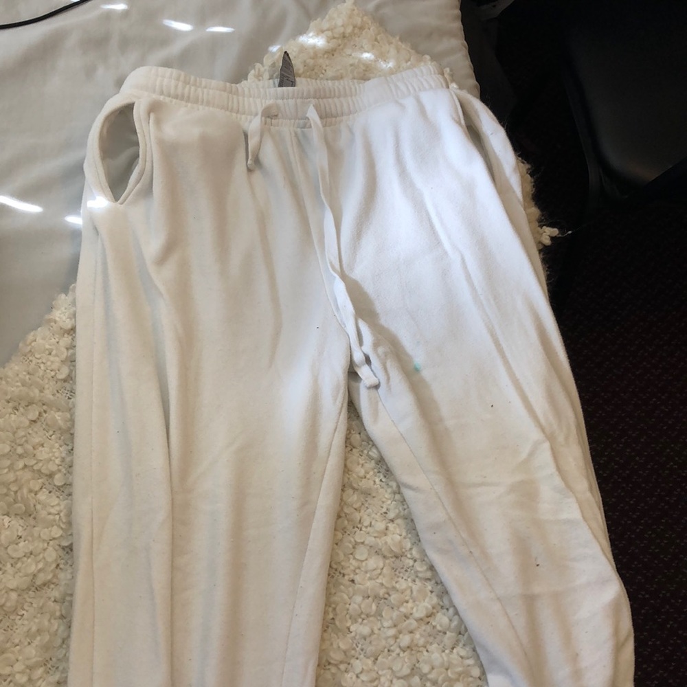 Forever 21 White Sweatpants. Size Medium
